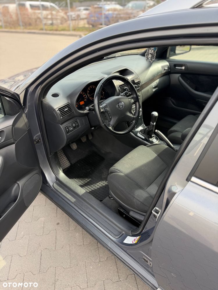 Toyota Avensis 1.6 VVT-i Terra - 7