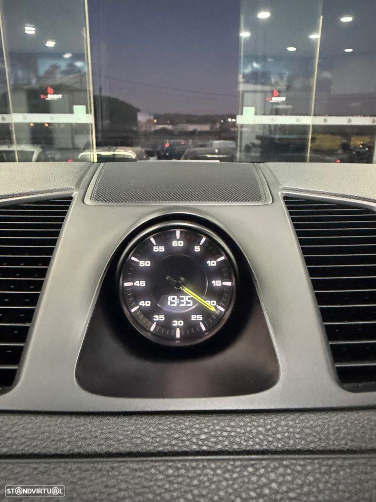 Porsche Cayenne - 18
