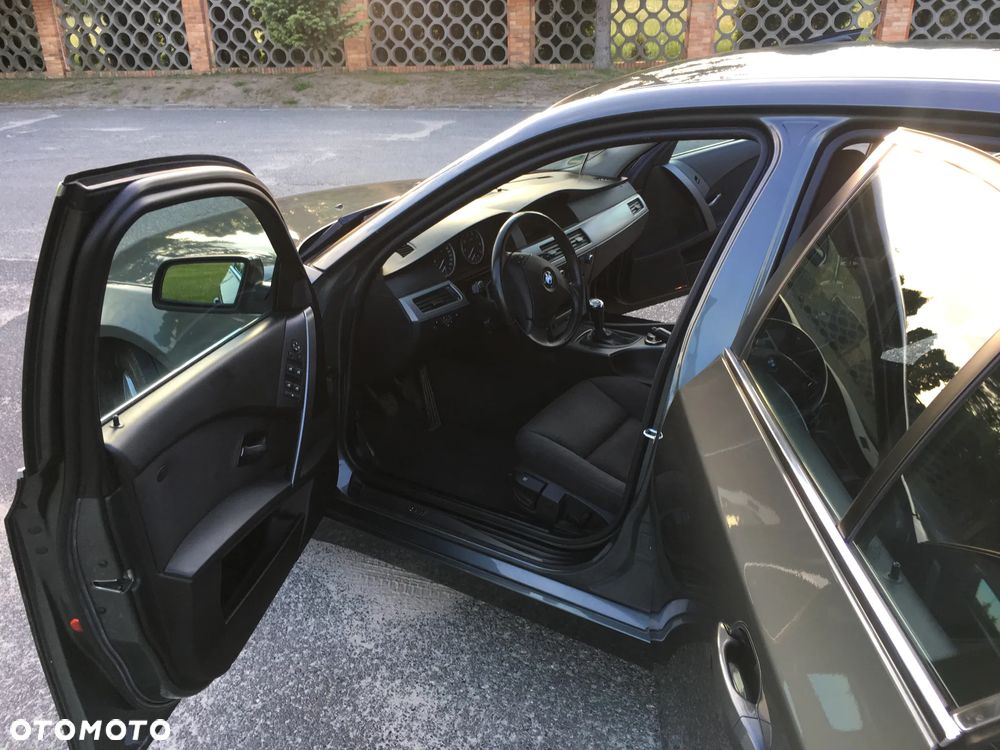 BMW Seria 5 523i - 5