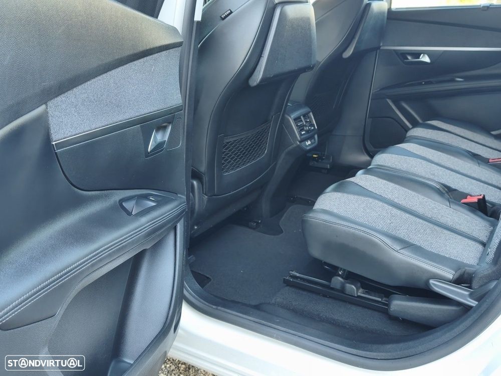 Peugeot 5008 1.2 PureTech Allure Pack EAT8 - 24