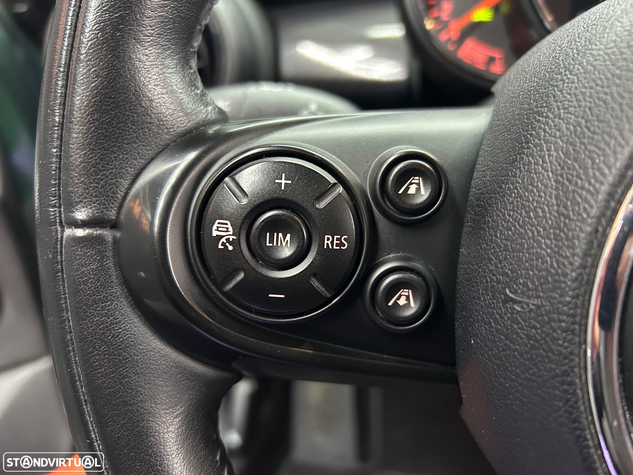 MINI 5 Portas Cooper D Auto - 40
