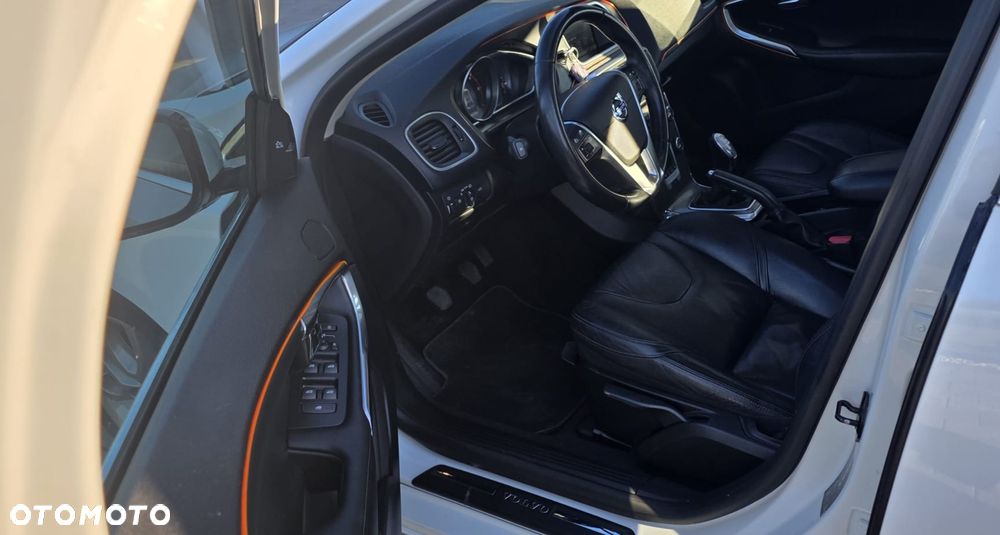 Volvo V40 D3 Summum - 9