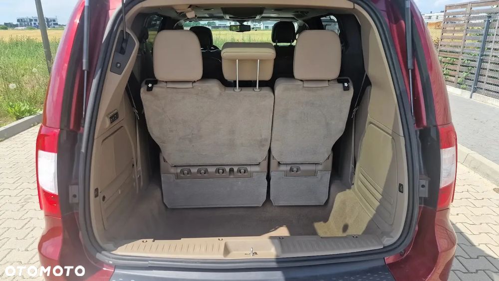 Chrysler Town & Country 3.6 Limited - 21