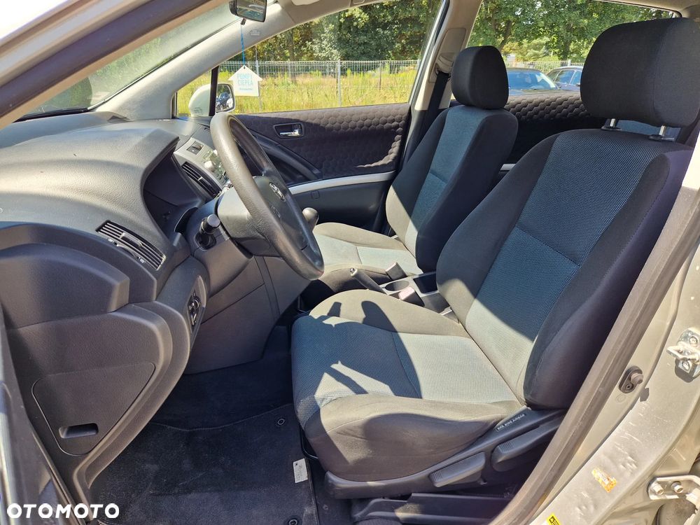 Toyota Corolla Verso - 10