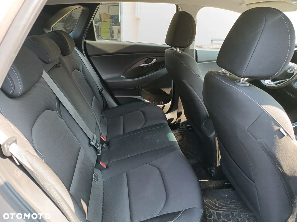 Hyundai i30 1.6 D Premiere Style - 12