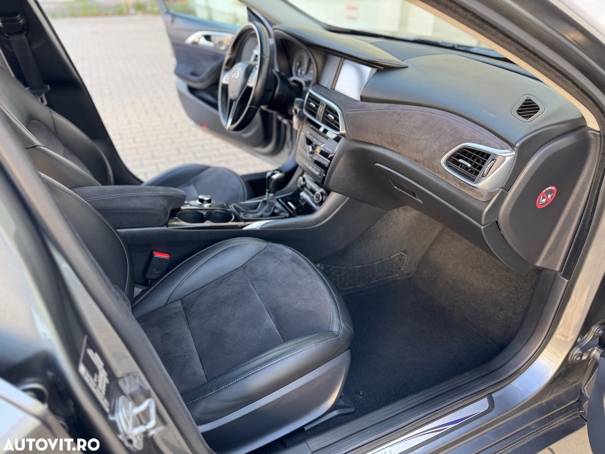 Infiniti Q30 1.5d Premium Tech - 11