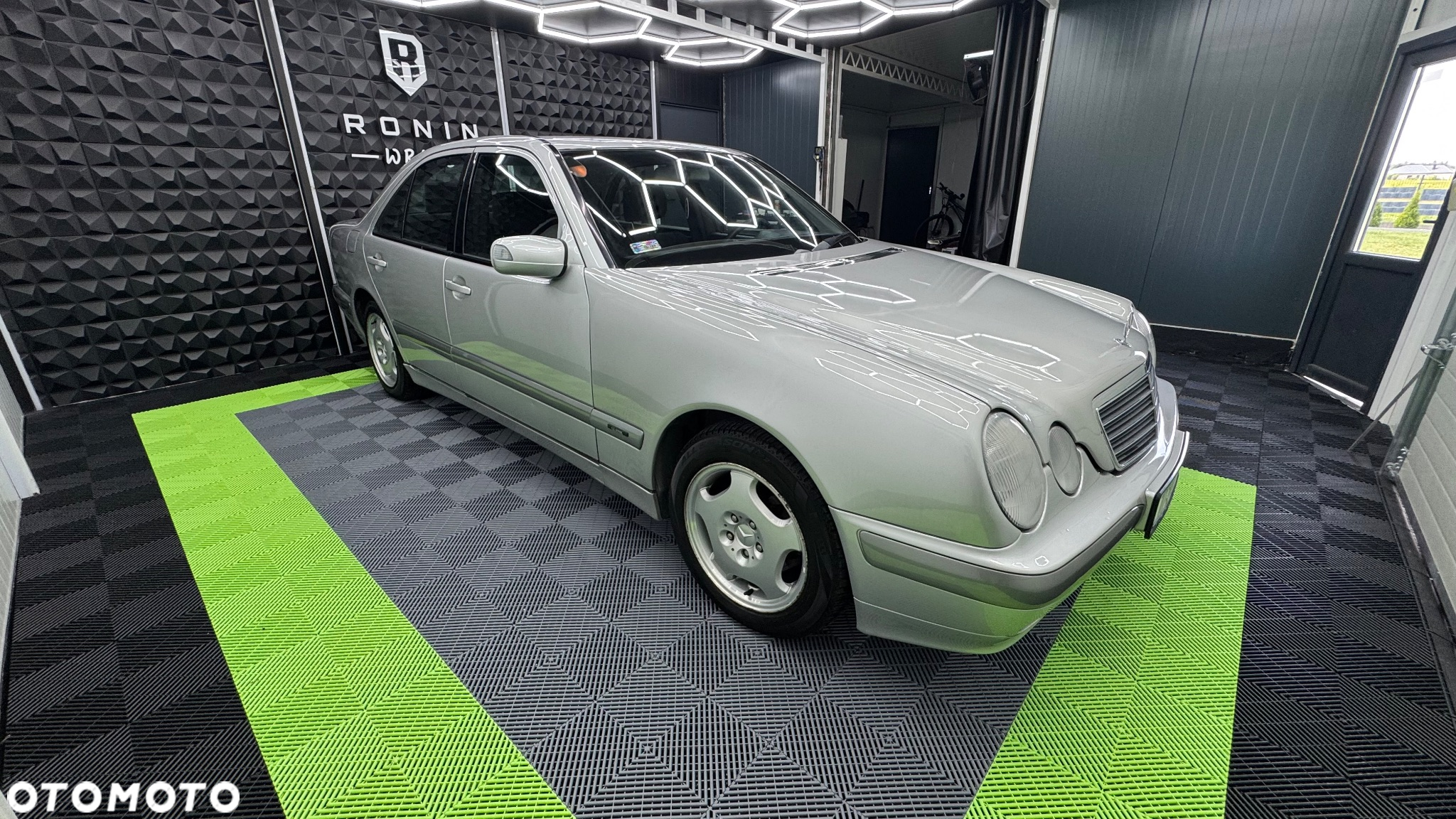 Mercedes-Benz Klasa E 200 Kompressor Classic - 4