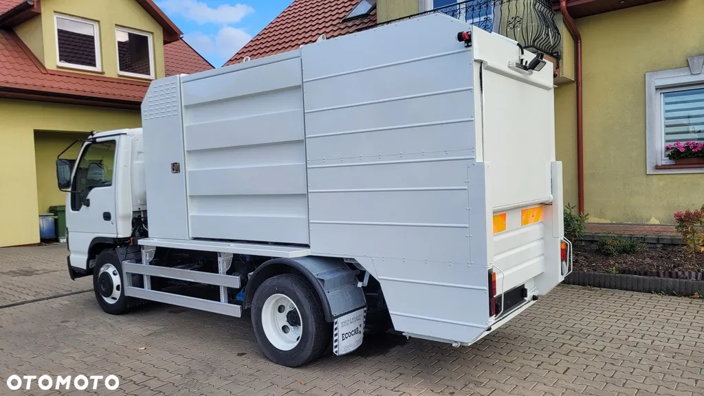 Isuzu MYJKA DO POJEMNIKÓW - 9
