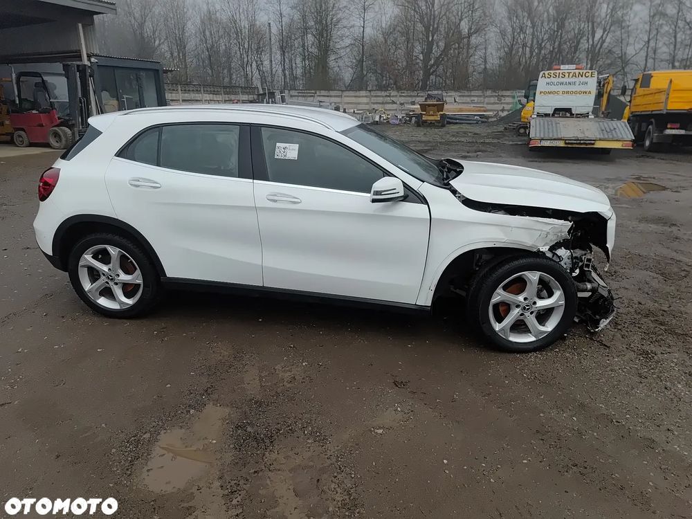 Mercedes-Benz GLA - 10