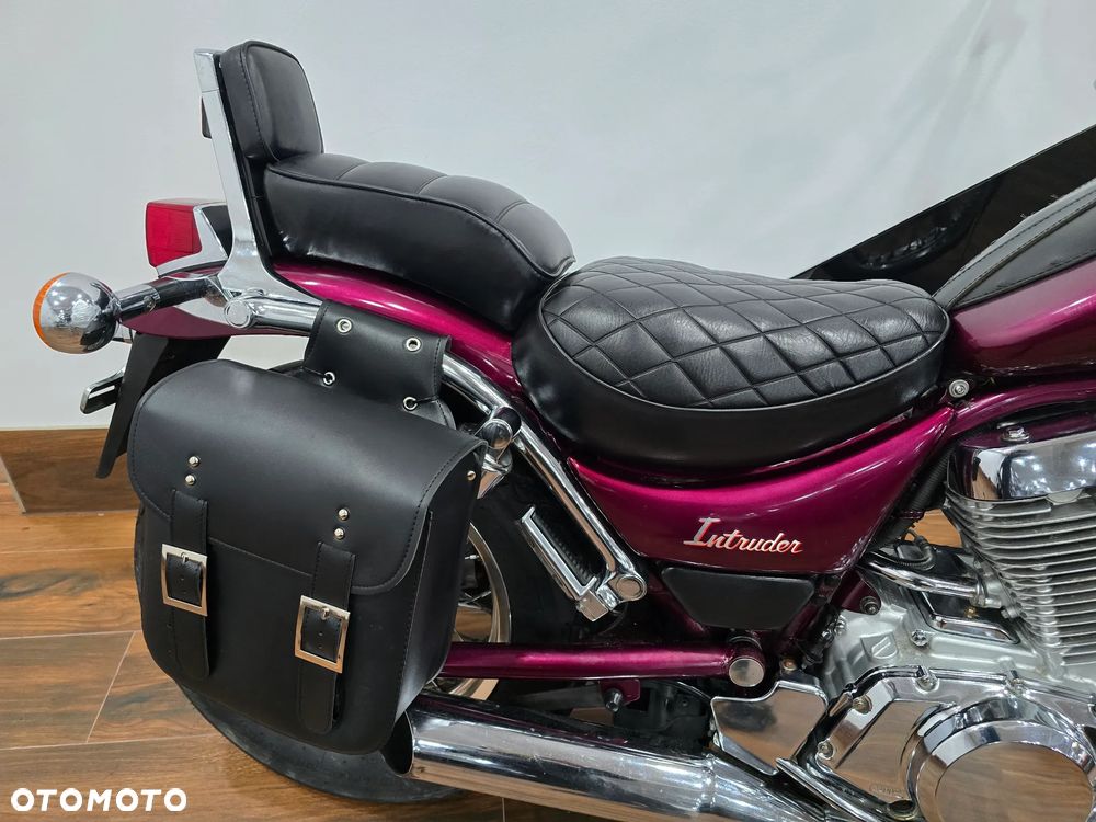 Suzuki Intruder - 11