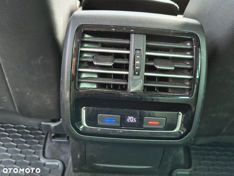 Volkswagen Passat - 34