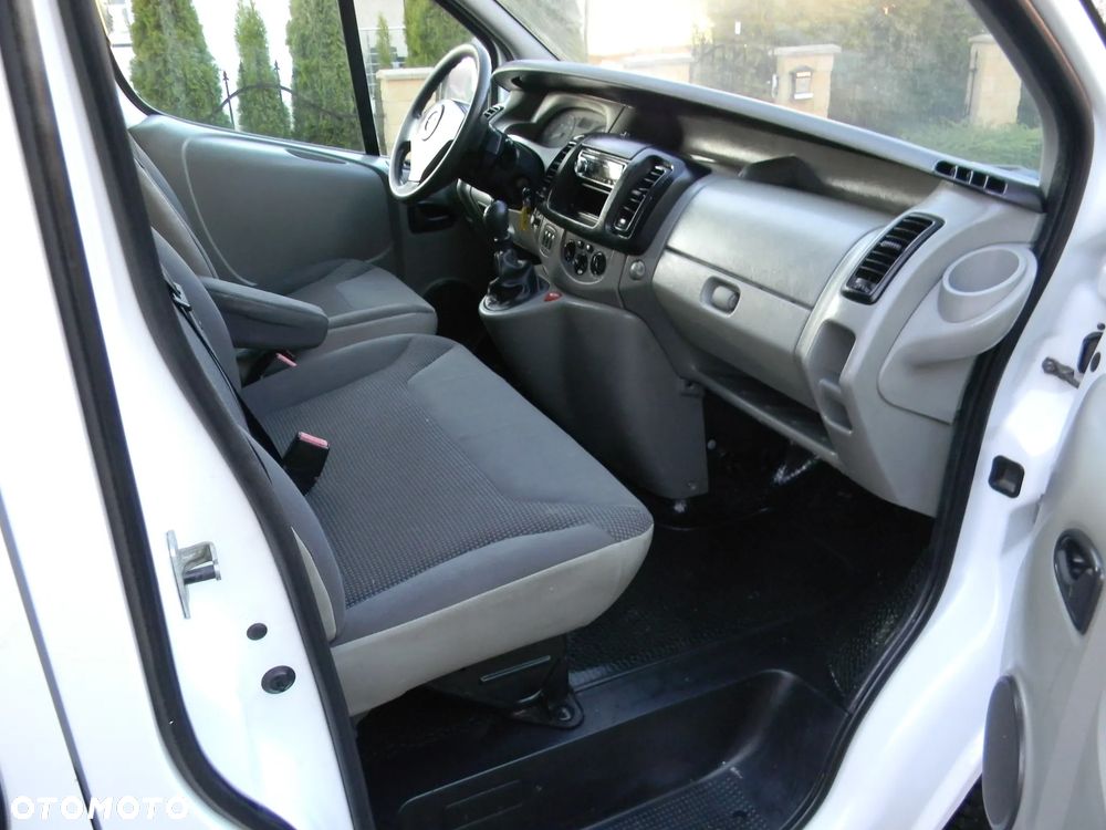 Opel Vivaro - 8