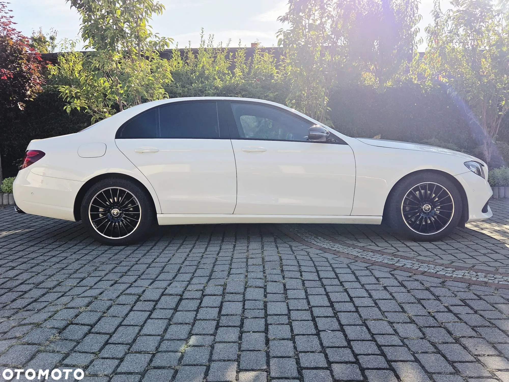 Mercedes-Benz Klasa E 220 d 9G-TRONIC - 14