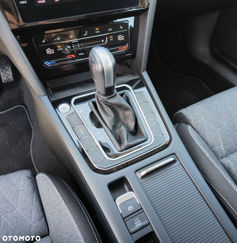 Volkswagen Passat - 22