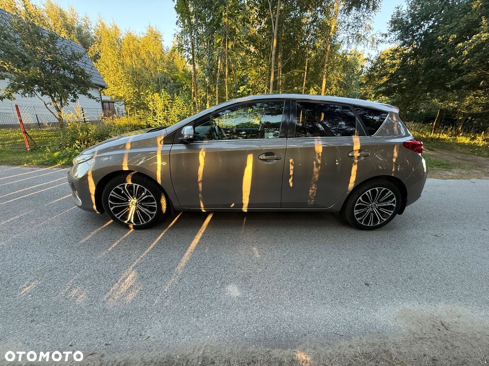 Toyota Auris 1.6 Premium - 8