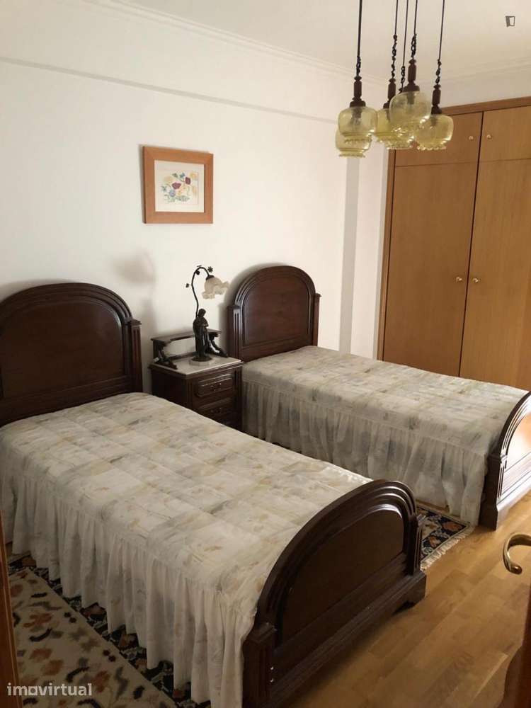 Quarto - localizado em Oeiras Lisbon - Grande imagem: 2/14