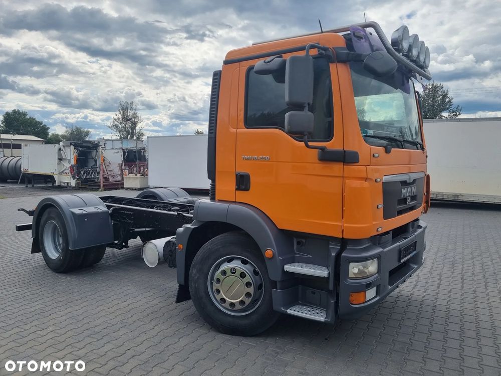 MAN TGM 18 250  rozstaw osi 3,60  ręczna skrzynia biegów - 2