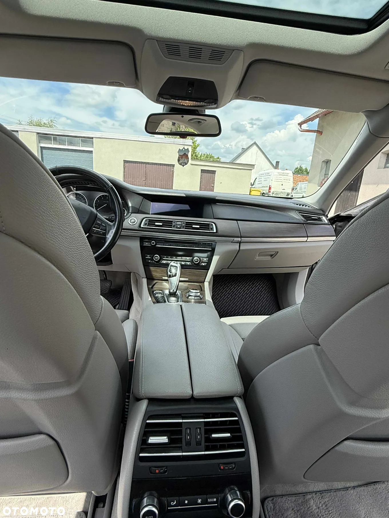 BMW Seria 7 750i xDrive - 25
