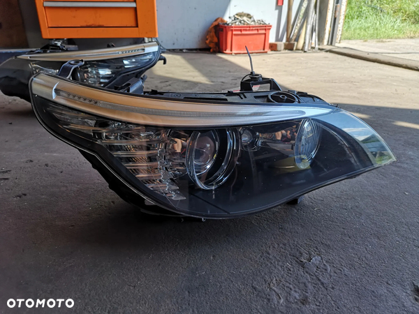 LAMPA PRAWA PRZEDNIA HELLA DYNAMIC XENON D1S BMW 5 E60 E61 LIFT LCI EUROPA 7177734 KOMPLETNA