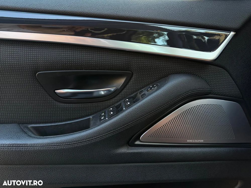 BMW Seria 5 520d xDrive - 12