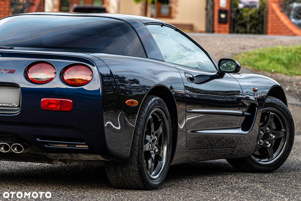 Chevrolet Corvette - 24