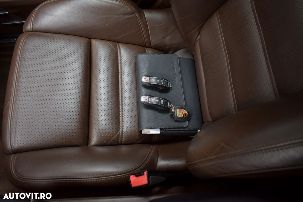 Porsche Cayenne 4.2 L S - 37