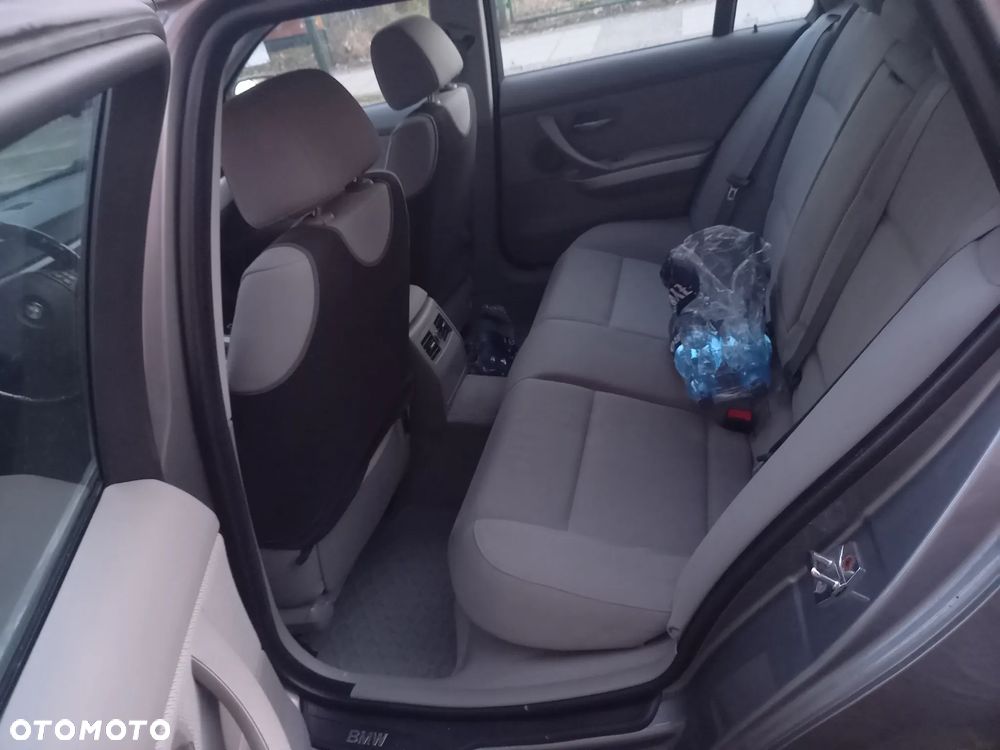 BMW Seria 3 318d - 17