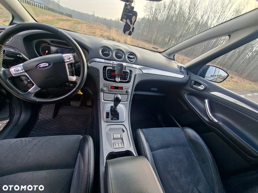 Ford S-Max - 11