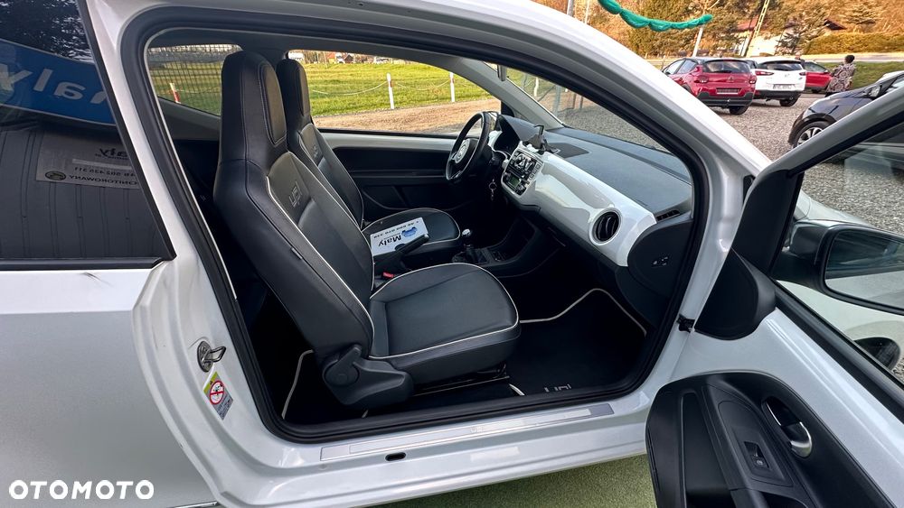 Volkswagen up! black - 9