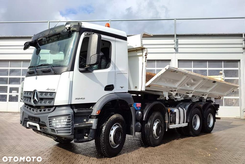 Mercedes-Benz Arocs 3243 - 9