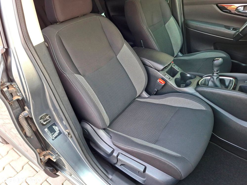 Nissan Qashqai 1.3 DIG-T N-WAY - 24