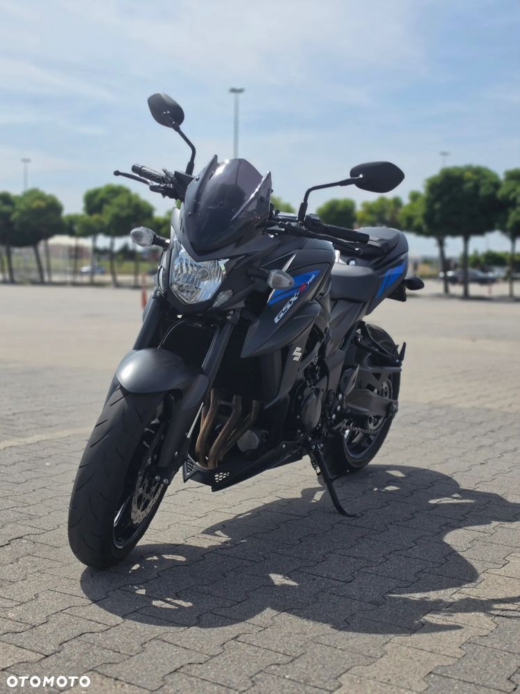 Suzuki GSX - 3