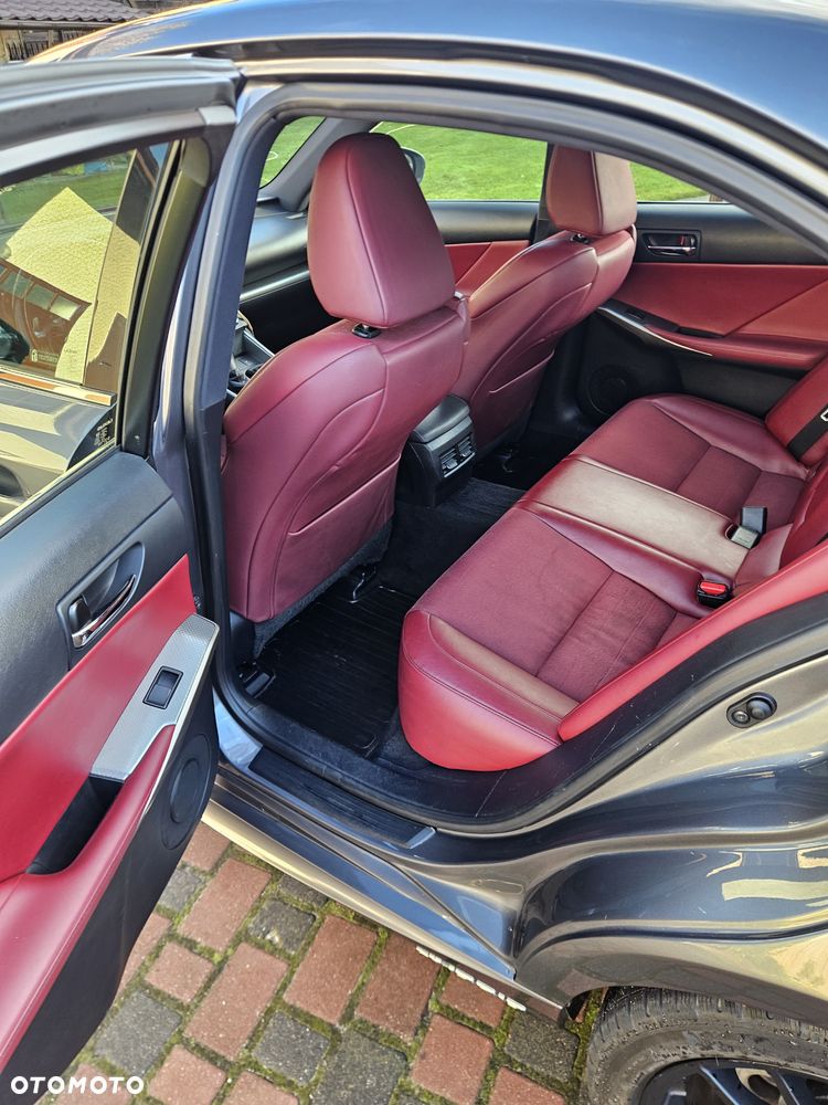 Lexus IS F Sport - 10