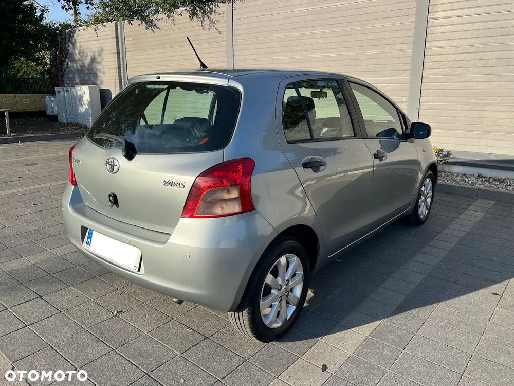 Toyota Yaris 1.3 Terra Gold - 3