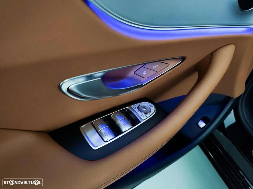 Mercedes-Benz E 220 — fotografia 12