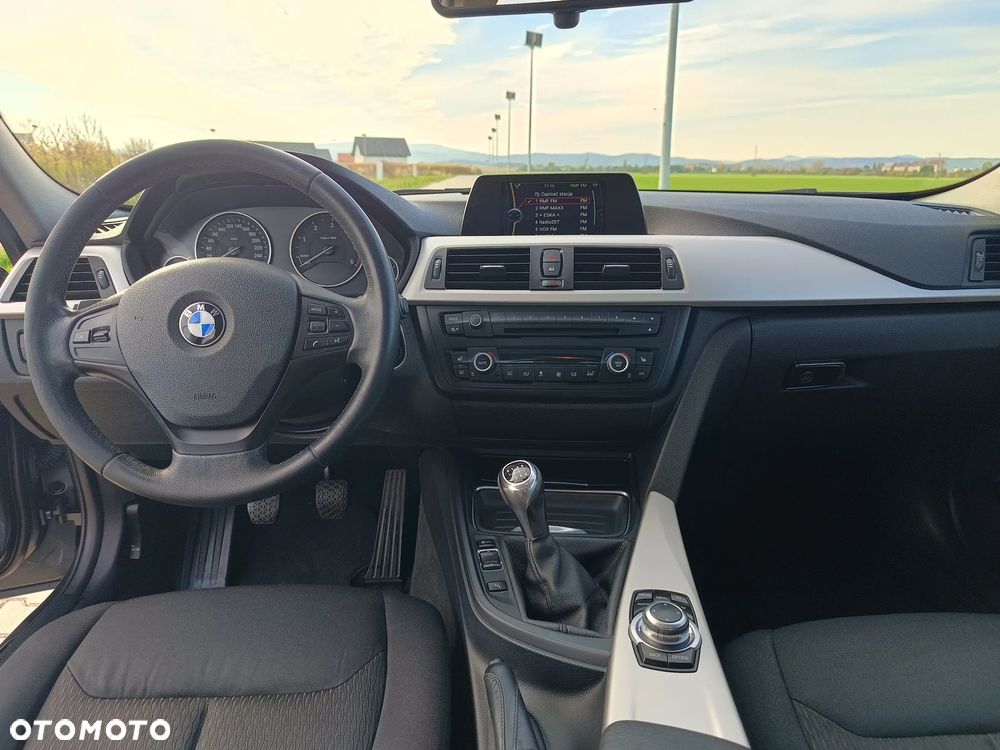 BMW Seria 3 320d - 14