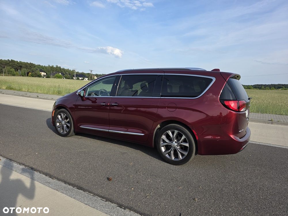 Chrysler Pacifica - 4