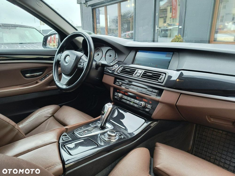 BMW Seria 5 525d xDrive Luxury Line - 16