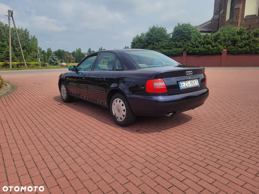 Audi A4 Limousine 1.6 - 4