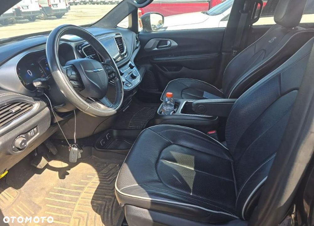 Chrysler Pacifica - 7