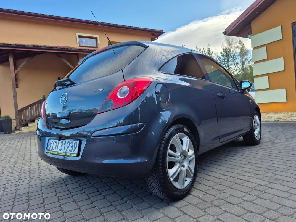 Opel Corsa 1.4 16V Cosmo - 4