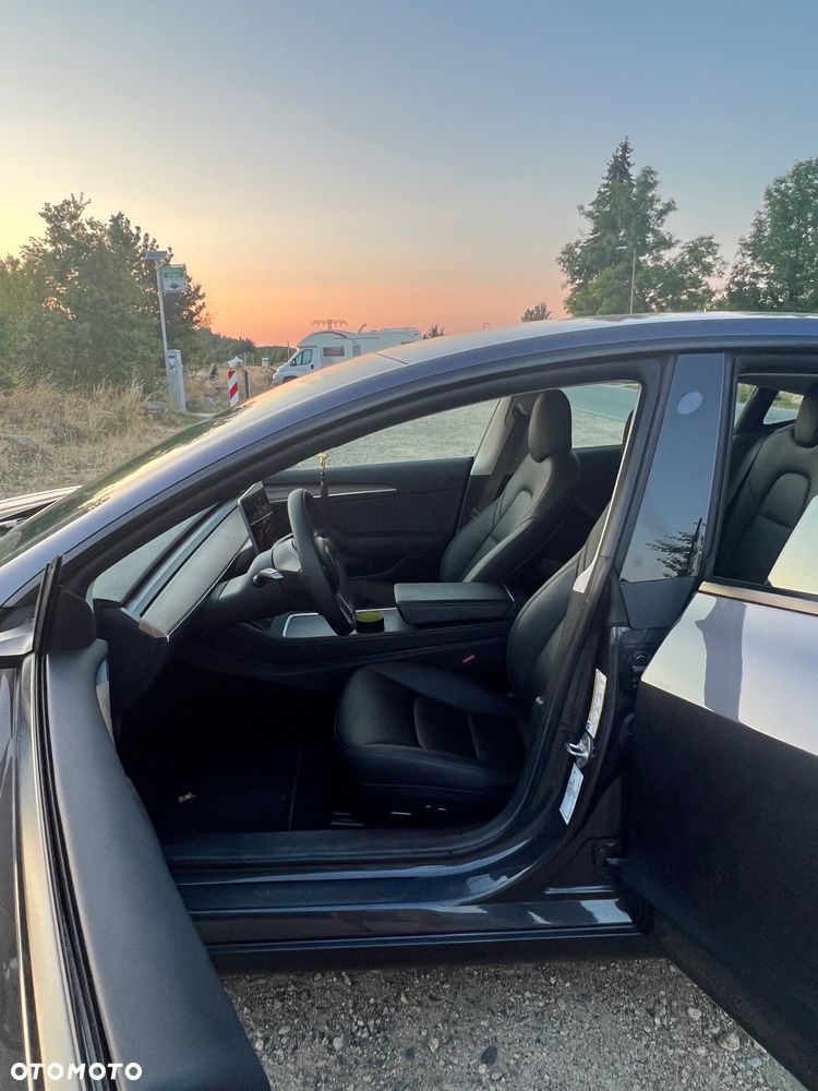 Tesla Model 3 - 8