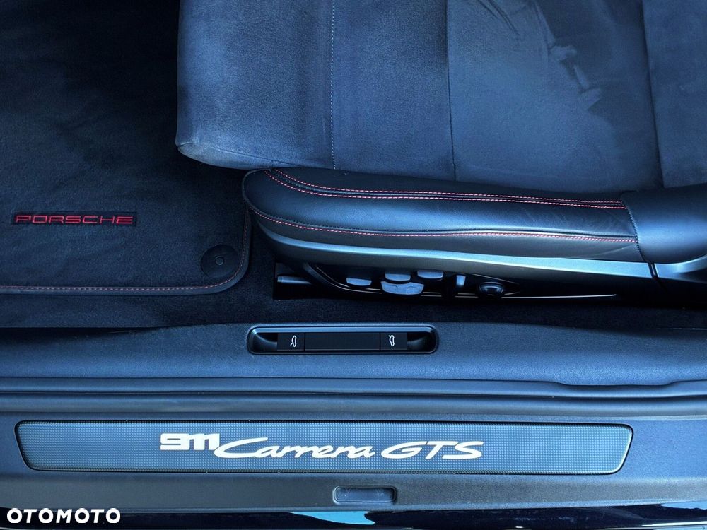 Porsche 911 Carrera GTS - 22