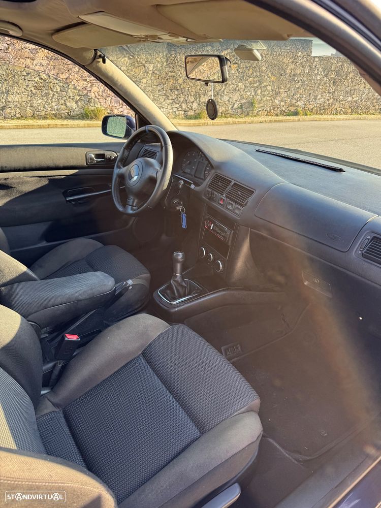 VW Golf 1.9 TDi Highline - 9