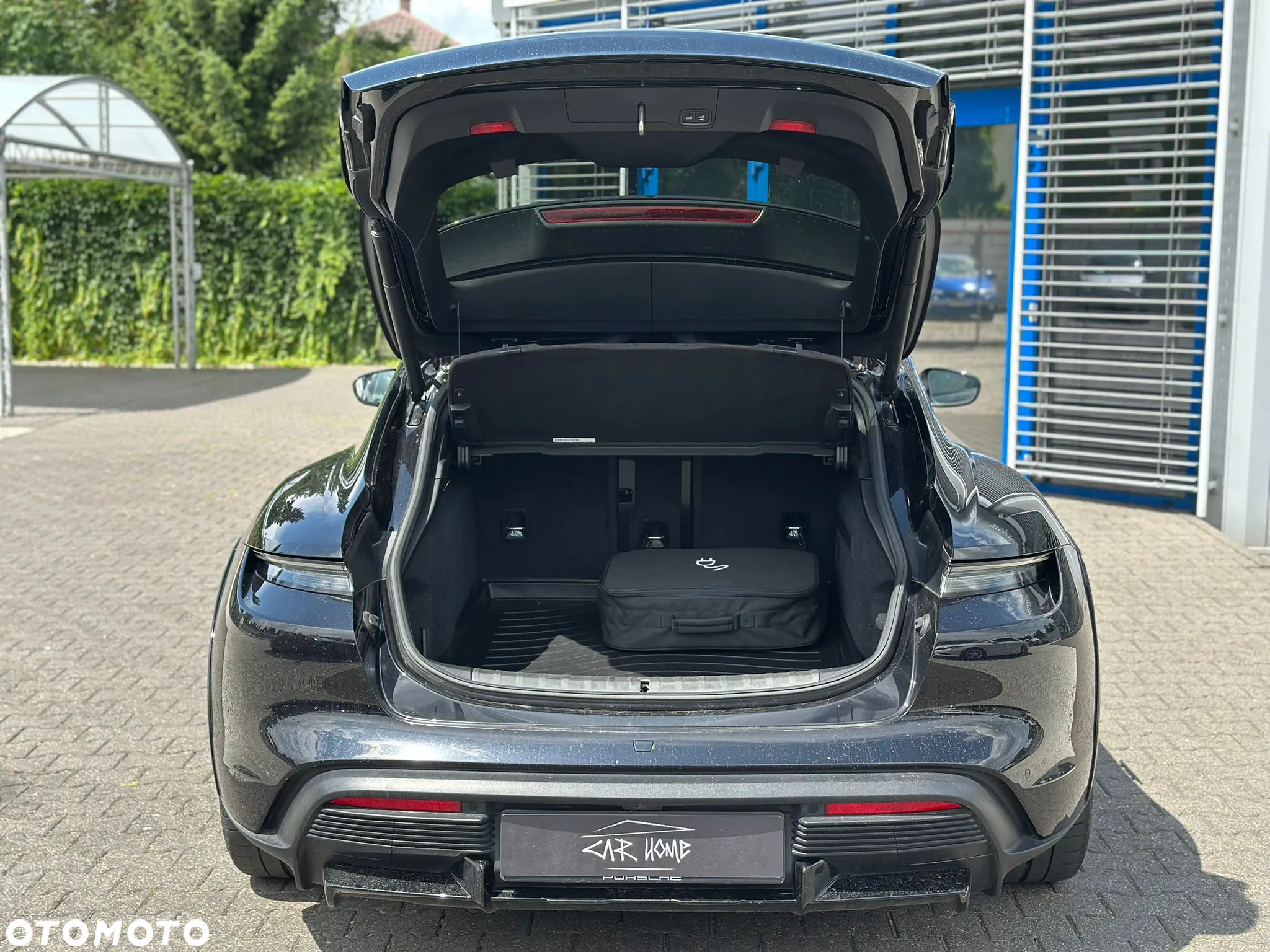 Porsche Taycan Turbo Cross Turismo - 12