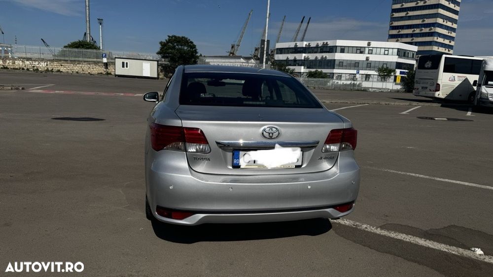 Toyota Avensis 2.0 D-4D Executive - 7