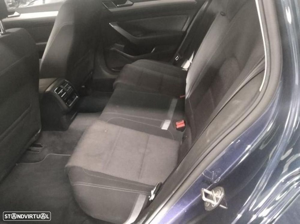 VW Passat Variant - 4