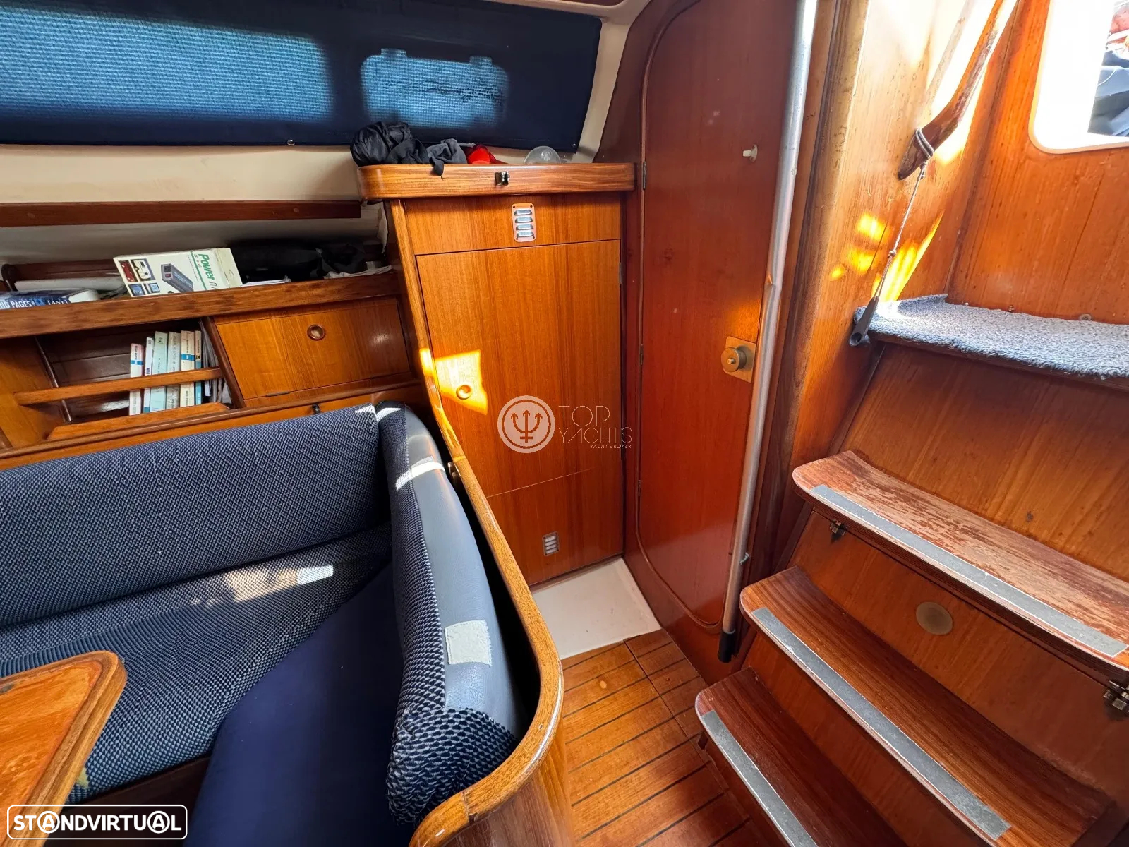 Beneteau Oceanis 320 - 22