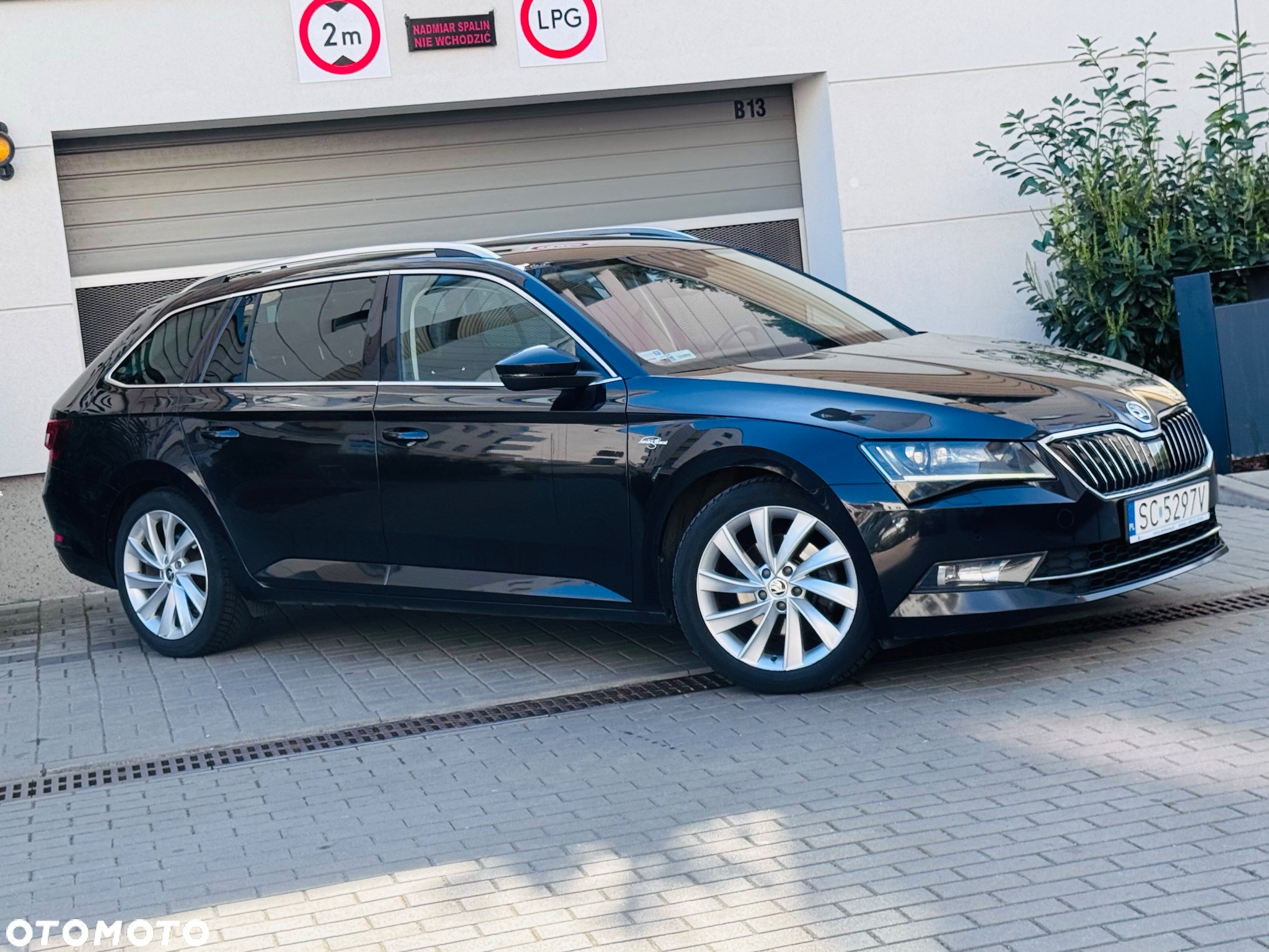 Skoda Superb 2.0 TDI L&K DSG - 17