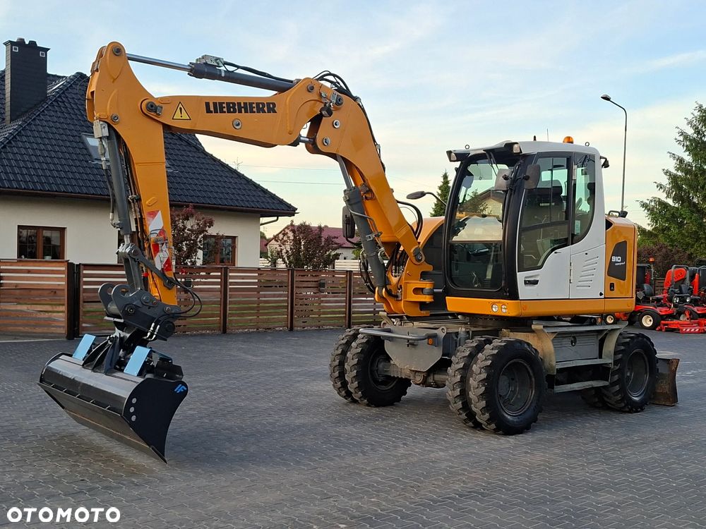 Liebherr A910 COMPACT rok 2015 Super Stan - 1